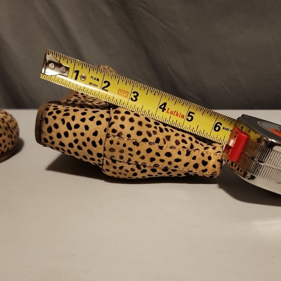 Tan and Black Ankle Boots with V-Shaped Elastic - Picture 4 of 8